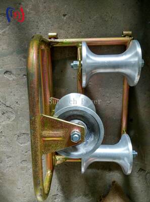 Profesyonel Köşe Zemin Rolü Üç Şef, 90 Derece Eğim Koruması için 10KN Değerli Yük ve Korozyona Dirençli Tasarımla