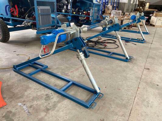 Havai Hat Çekme İşlemleri İçin 5000-7000kg Maksimum Makaralı Ağırlık ve 45rpm Maksimum Hız ile Hidrolik İletken Makaralı Stand