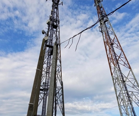 Braket Düşme Tutuklama ile 50m Sıcak Daldırma Galvanizli Çelik Açı Borulu Kule